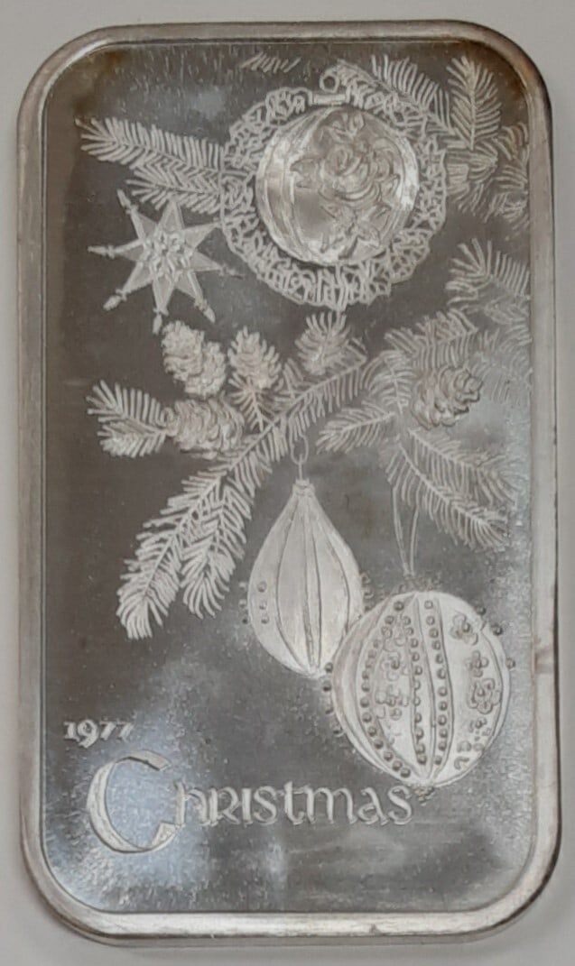 Madison Mint Christmas 1977 .999 Fine 1 Oz Silver Bar: Madison Mint Christmas 1977 .999 Fine 1 Oz Silver Bar This .999 fine silver bar from Madison Mint commemorates Christmas 1977. It features a high purity of 0.999 and is classified as uncirculated. A p