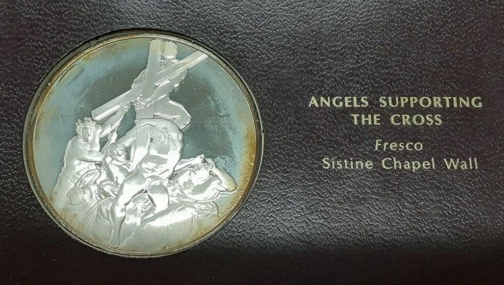 Franklin Mint .925 Silver Medal Michelangelo Angels Support Cross: Franklin Mint .925 Silver Medal Michelangelo Angels Support Cross This Franklin Mint Genius of Michelangelo PF.925 Silver Medal features a stunning design of angels supporting a cross. Crafted from hi