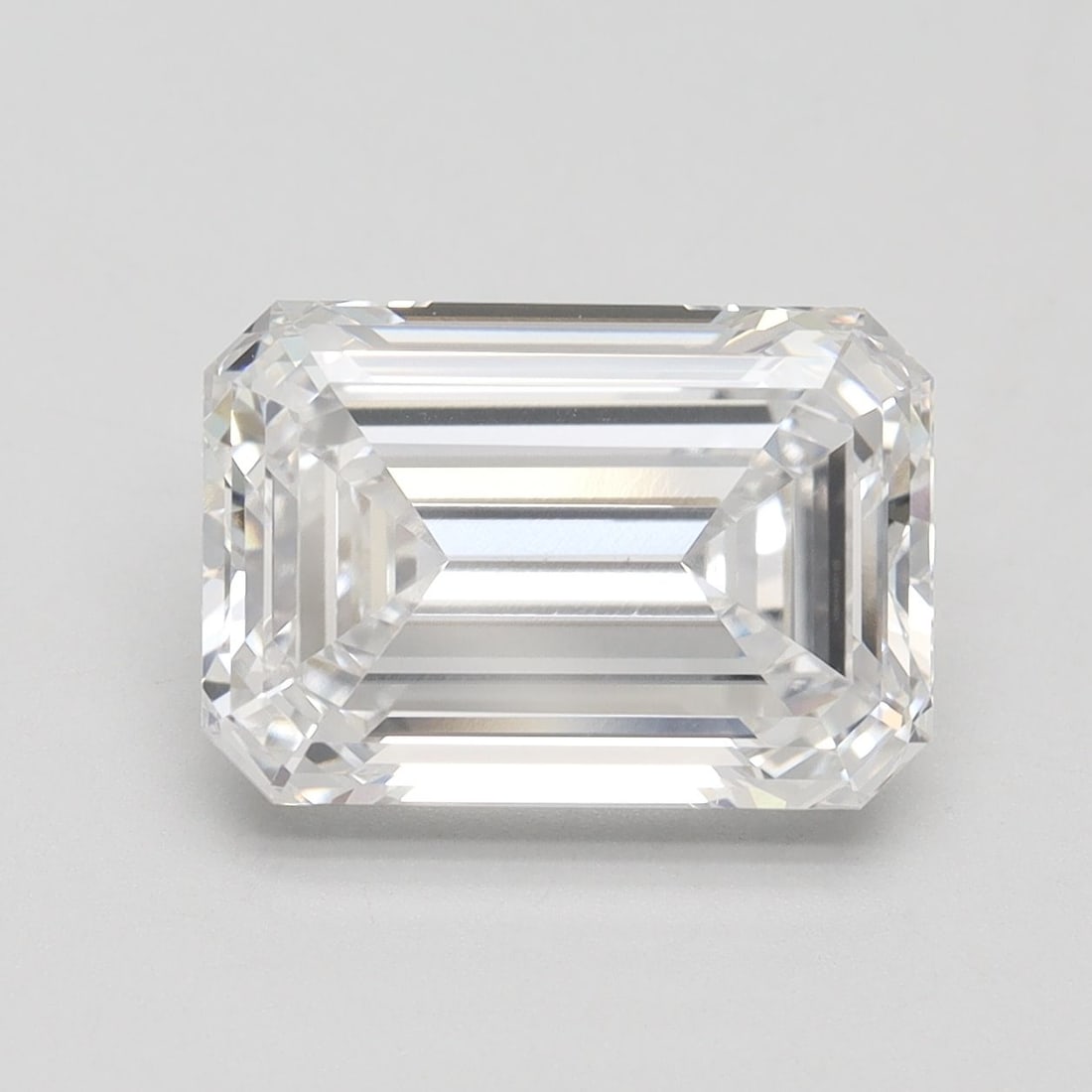 Loose Diamond - EMERALD 4.36ct D VS1: Loose Diamond - EMERALD 4.36ct D VS1 Source: This is a real non-mined Diamond that has been grown in a lab Shape: EMERALD Carats: 4.36 Color: D Clarity: VS1 Certification: IGI Video: