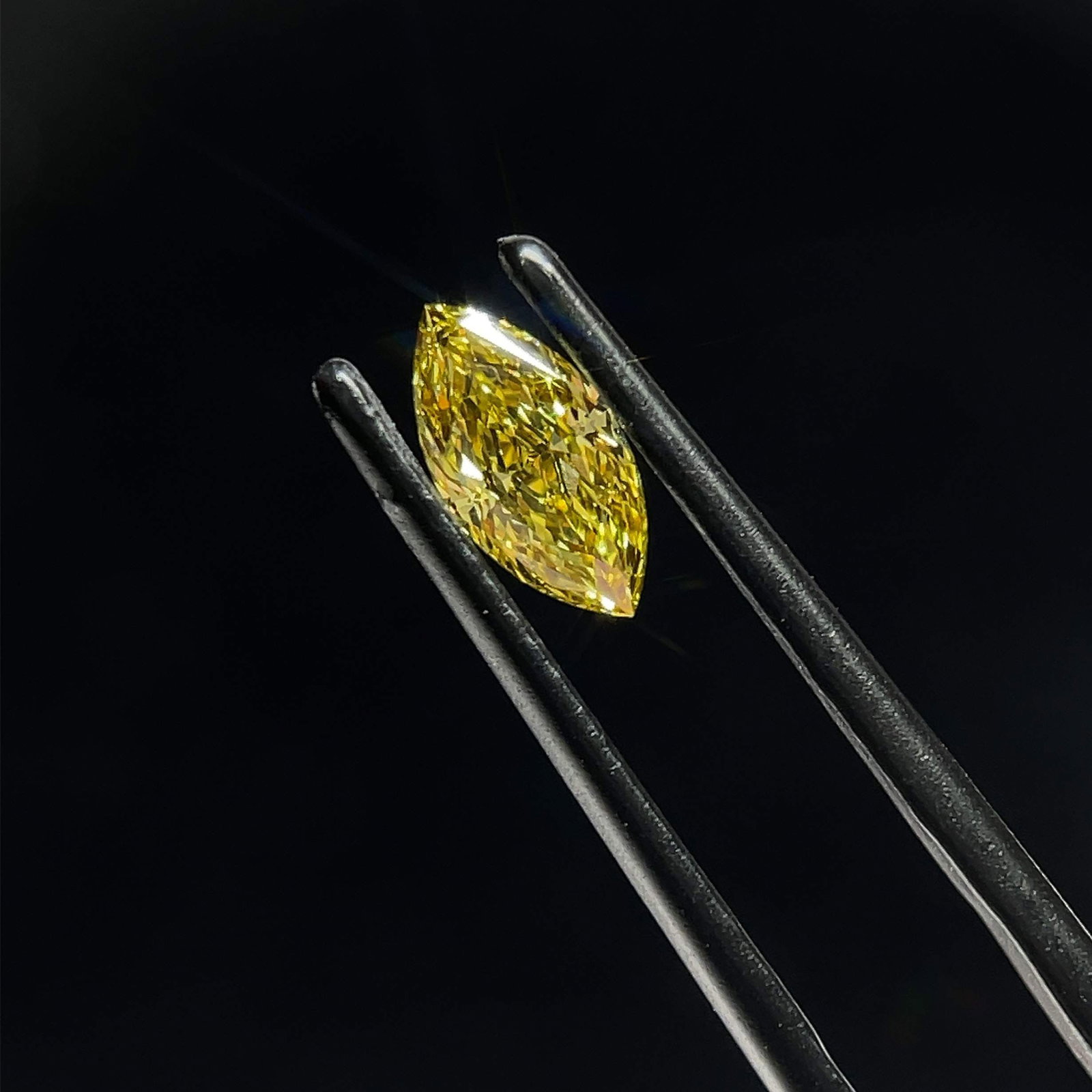 Loose Diamond - MARQUISE 0.58ct Fancy Gray Yellow VVS2: Loose Diamond - MARQUISE 0.58ct Fancy Gray Yellow VVS2 Source: This is a real non-mined Diamond that has been grown in a lab Shape: MARQUISE Carats: 0.58 Color: Fancy Gray Yellow Certification: IGI Vi