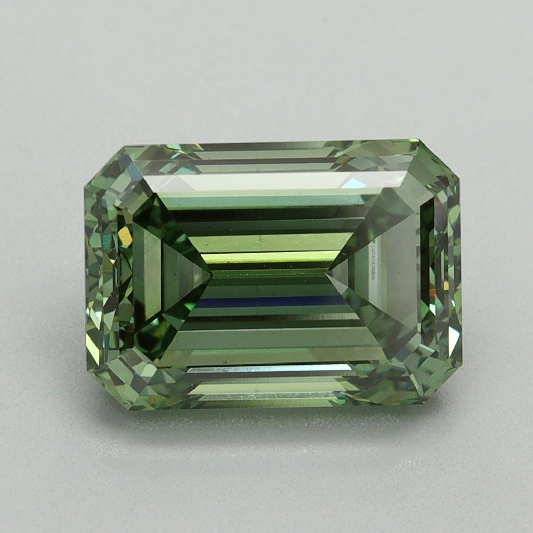 Loose Diamond - EMERALD 3.15ct Fancy Vivid Green VS2: Loose Diamond - EMERALD 3.15ct Fancy Vivid Green VS2 Source: This is a real non-mined Diamond that has been grown in a lab Shape: EMERALD Carats: 3.15 Color: Fancy Vivid Green Certification: IGI Video