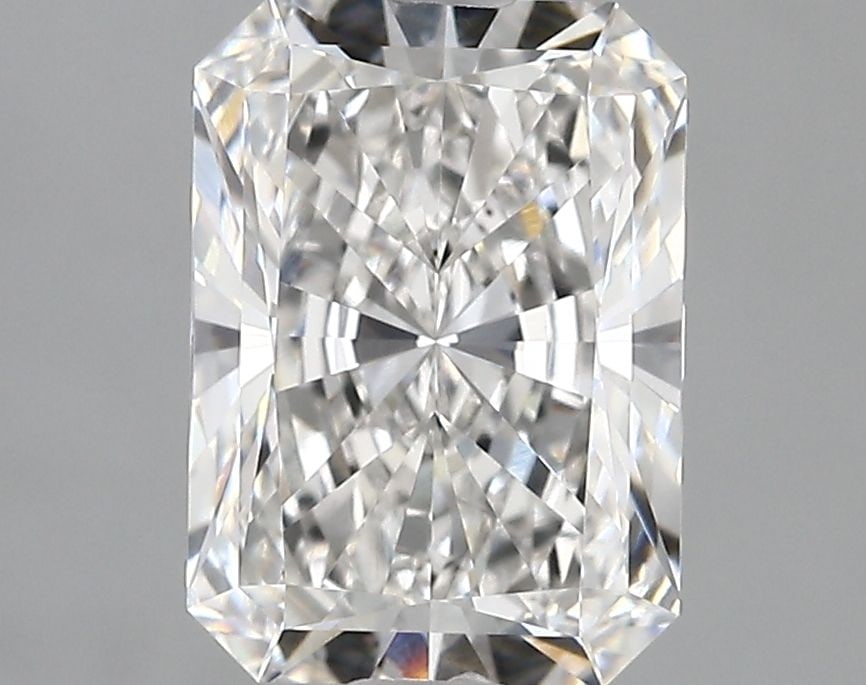 Loose Diamond - RADIANT 2.8ct E VVS2: Loose Diamond - RADIANT 2.8ct E VVS2 Source: This is a real non-mined Diamond that has been grown in a lab Shape: RADIANT Carats: 2.8 Color: E Clarity: VVS2 Certification: IGI Video: