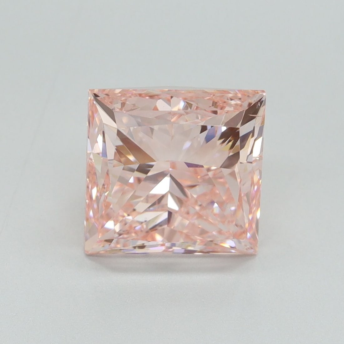 Loose Diamond - PRINCESS 4.5ct Fancy Vivid Pink SI1: Loose Diamond - PRINCESS 4.5ct Fancy Vivid Pink SI1 Source: This is a real non-mined Diamond that has been grown in a lab Shape: PRINCESS Carats: 4.5 Color: Fancy Vivid Pink Certification: IGI