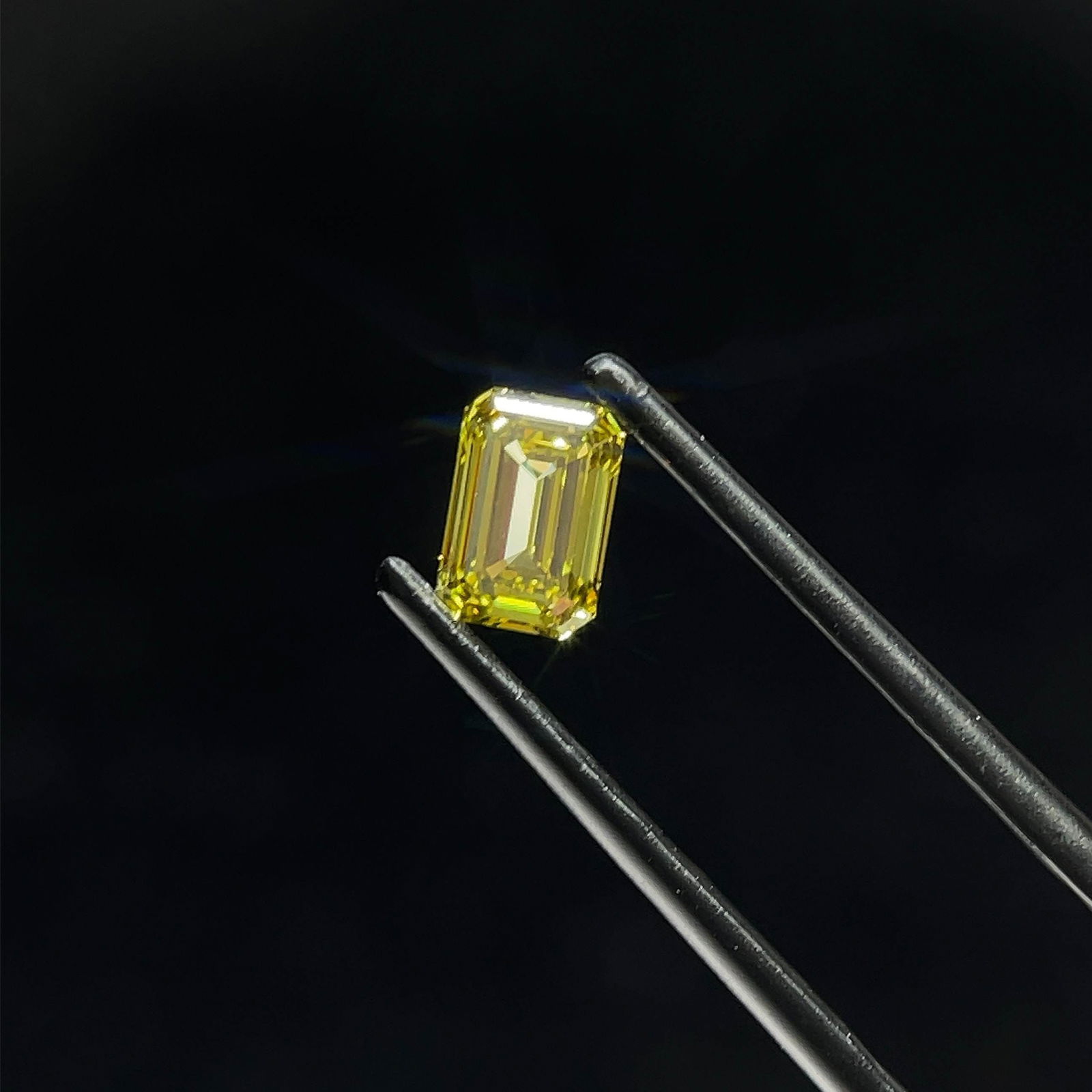Loose Diamond - EMERALD 0.7ct Fancy Gray Yellow VS1: Loose Diamond - EMERALD 0.7ct Fancy Gray Yellow VS1 Source: This is a real non-mined Diamond that has been grown in a lab Shape: EMERALD Carats: 0.7 Color: Fancy Gray Yellow Certification: IGI Video: