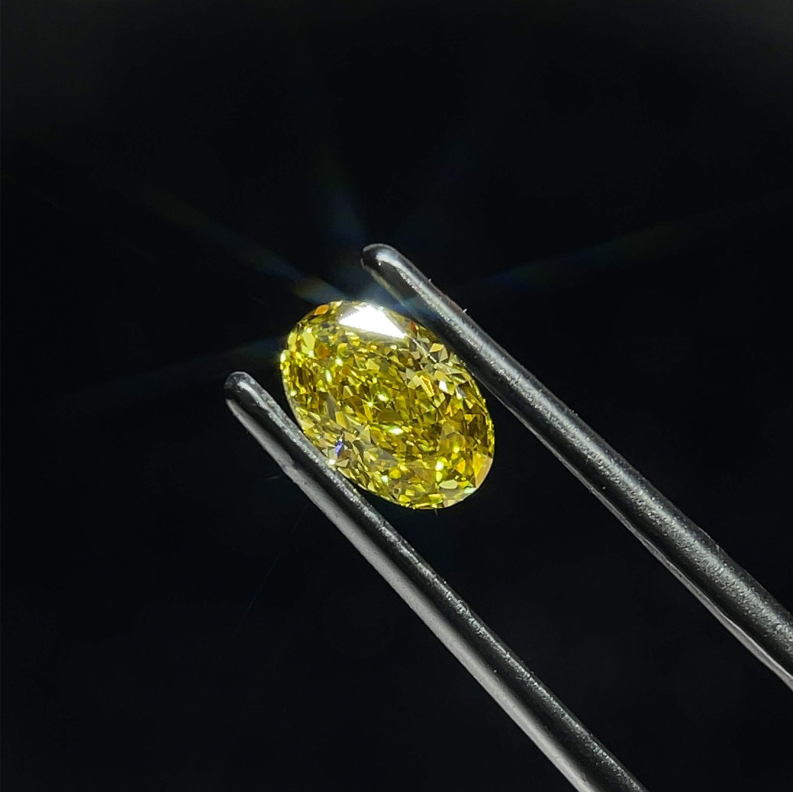 Loose Diamond - OVAL 0.85ct Fancy Intense Green Yellow VVS2: Loose Diamond - OVAL 0.85ct Fancy Intense Green Yellow VVS2 Source: This is a real non-mined Diamond that has been grown in a lab Shape: OVAL Carats: 0.85 Color: Fancy Intense Green Yellow