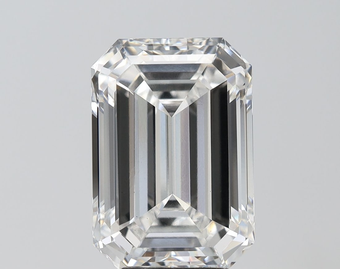 Loose Diamond - EMERALD 7.3ct F VS2: Loose Diamond - EMERALD 7.3ct F VS2 Source: This is a real non-mined Diamond that has been grown in a lab Shape: EMERALD Carats: 7.3 Color: F Clarity: VS2 Certification: IGI Video: