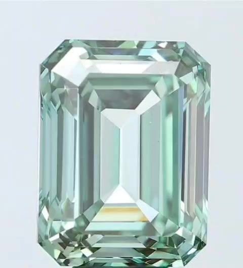Loose Diamond - EMERALD 10.01ct Fancy Vivid Green VS2: Loose Diamond - EMERALD 10.01ct Fancy Vivid Green VS2 Source: This is a real non-mined Diamond that has been grown in a lab Shape: EMERALD Carats: 10.01 Color: Fancy Vivid Green Certification: IGI Vid