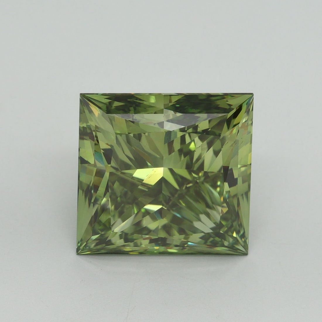 Loose Diamond - PRINCESS 10.11ct Fancy Vivid Green VS2: Loose Diamond - PRINCESS 10.11ct Fancy Vivid Green VS2 Source: This is a real non-mined Diamond that has been grown in a lab Shape: PRINCESS Carats: 10.11 Color: Fancy Vivid Green Certification: IGI V