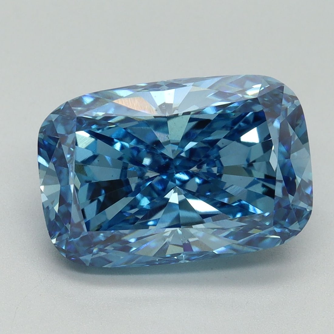 Loose Diamond - CUSHION BRILLIANT 5.09ct Fancy Vivid Blue VS2: Loose Diamond - CUSHION BRILLIANT 5.09ct Fancy Vivid Blue VS2 Source: This is a real non-mined Diamond that has been grown in a lab Shape: CUSHION BRILLIANT Carats: 5.09 Color: Fancy Vivid Blue Certif