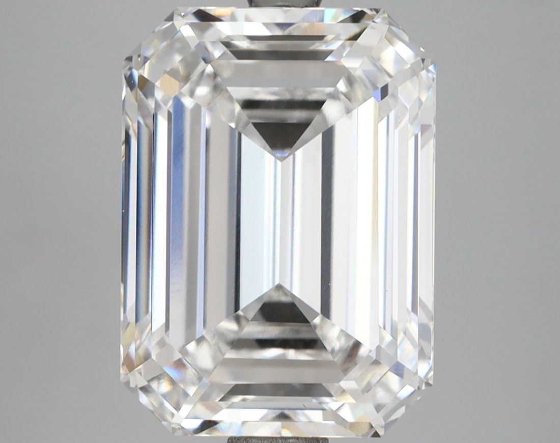 Loose Diamond - EMERALD 7.01ct F VVS1: Loose Diamond - EMERALD 7.01ct F VVS1 Source: This is a real non-mined Diamond that has been grown in a lab Shape: EMERALD Carats: 7.01 Color: F Clarity: VVS1 Certification: IGI Video: