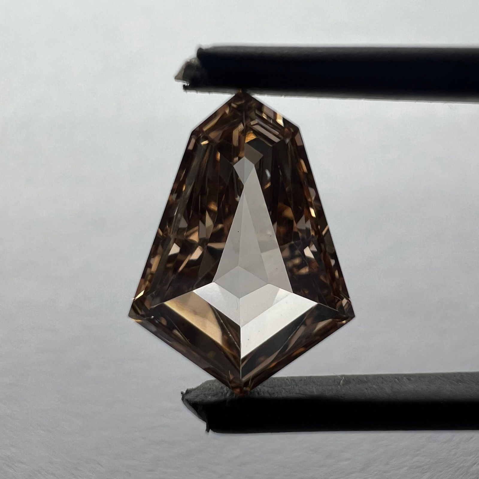 Loose Diamond - KITE 1.81ct Brown VS1: Loose Diamond - KITE 1.81ct Brown VS1 Source: This is a real non-mined Diamond that has been grown in a lab Shape: KITE Carats: 1.81 Color: Brown Certification: NONE Additional images available upon r
