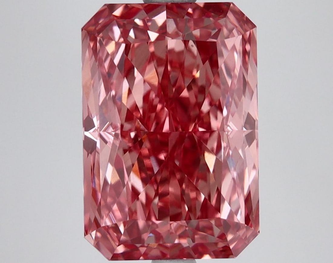 Loose Diamond - RADIANT 5.26ct Fancy Vivid Pink VVS2: Loose Diamond - RADIANT 5.26ct Fancy Vivid Pink VVS2 Source: This is a real non-mined Diamond that has been grown in a lab Shape: RADIANT Carats: 5.26 Color: Fancy Vivid Pink Certification: IGI