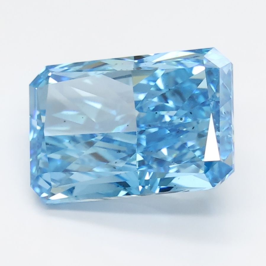 Loose Diamond - RADIANT 4.24ct Fancy Vivid Blue SI1: Loose Diamond - RADIANT 4.24ct Fancy Vivid Blue SI1 Source: This is a real non-mined Diamond that has been grown in a lab Shape: RADIANT Carats: 4.24 Color: Fancy Vivid Blue Certification: NONE Video:
