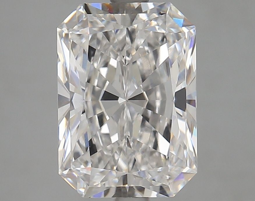 Loose Diamond - RADIANT 3.81ct E VVS2: Loose Diamond - RADIANT 3.81ct E VVS2 Source: This is a real non-mined Diamond that has been grown in a lab Shape: RADIANT Carats: 3.81 Color: E Clarity: VVS2 Certification: GIA Video: Video Link