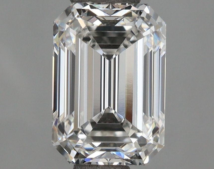 Loose Diamond - EMERALD 1.23ct F VVS1: Loose Diamond - EMERALD 1.23ct F VVS1 Source: This is a real non-mined Diamond that has been grown in a lab Shape: EMERALD Carats: 1.23 Color: F Clarity: VVS1 Certification: IGI Video: