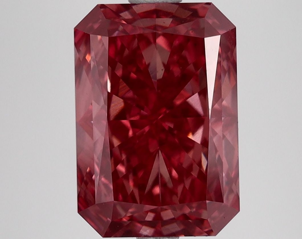 Loose Diamond - RADIANT 4.47ct Fancy Vivid Pink VS1: Loose Diamond - RADIANT 4.47ct Fancy Vivid Pink VS1 Source: This is a real non-mined Diamond that has been grown in a lab Shape: RADIANT Carats: 4.47 Color: Fancy Vivid Pink Certification: IGI Video:
