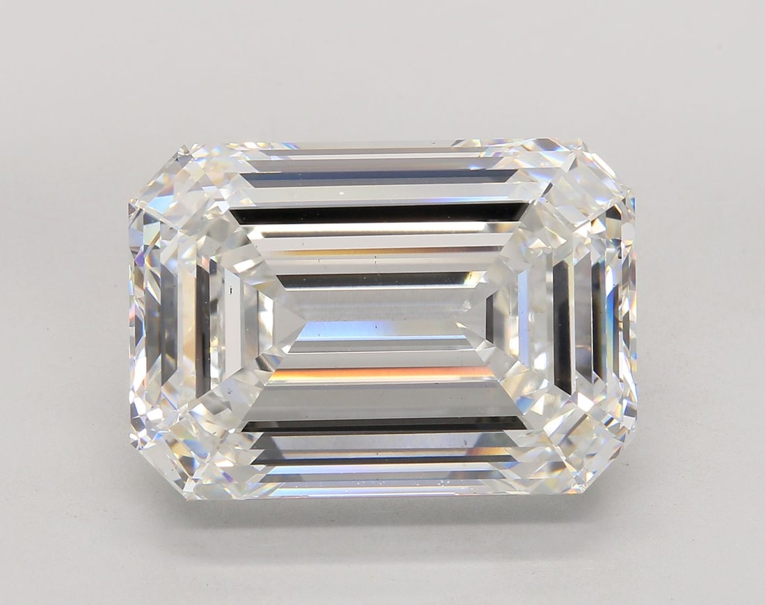 Loose Diamond - EMERALD 31.07ct F VS1: Loose Diamond - EMERALD 31.07ct F VS1 Source: This is a real non-mined Diamond that has been grown in a lab Shape: EMERALD Carats: 31.07 Color: F Clarity: VS1 Certification: IGI Video: