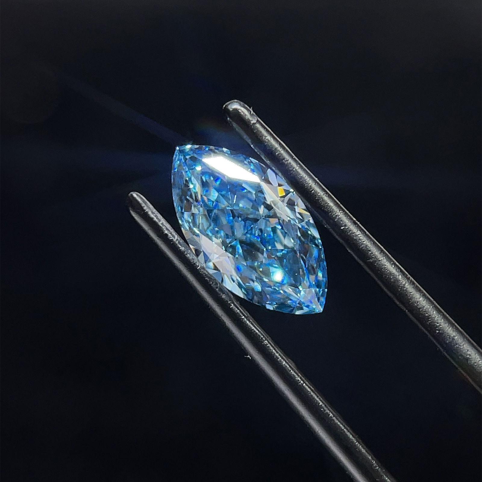 Loose Diamond - MARQUISE 1.51ct Fancy Vivid Blue VVS2: Loose Diamond - MARQUISE 1.51ct Fancy Vivid Blue VVS2 Source: This is a real non-mined Diamond that has been grown in a lab Shape: MARQUISE Carats: 1.51 Color: Fancy Vivid Blue Certification: IGI Addi