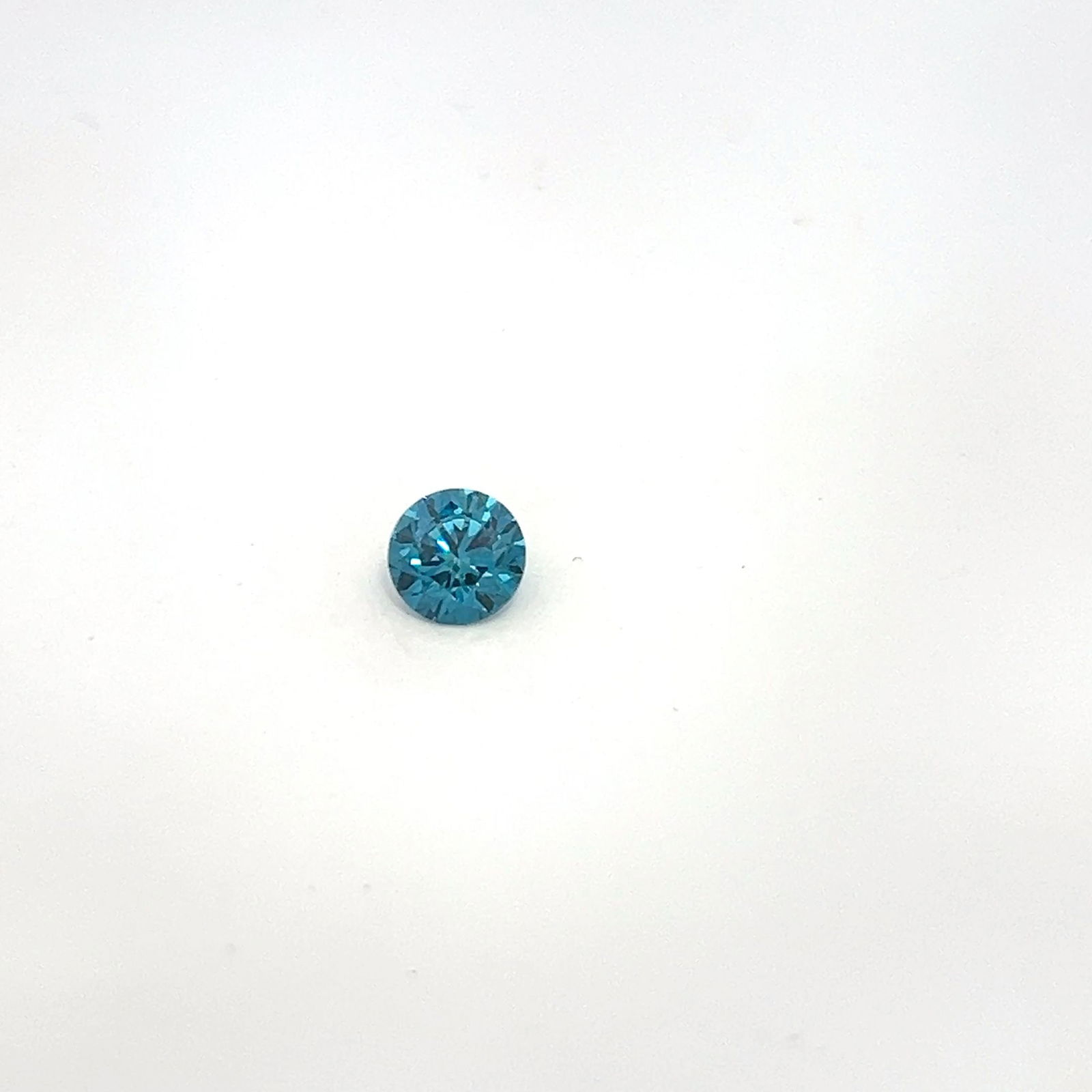 Loose Diamond - ROUND 0.9ct Fancy Blue VS2: Loose Diamond - ROUND 0.9ct Fancy Blue VS2 Source: This is a real non-mined Diamond that has been grown in a lab Shape: ROUND Carats: 0.9 Color: Fancy Blue Certification: NONE Additional images availa