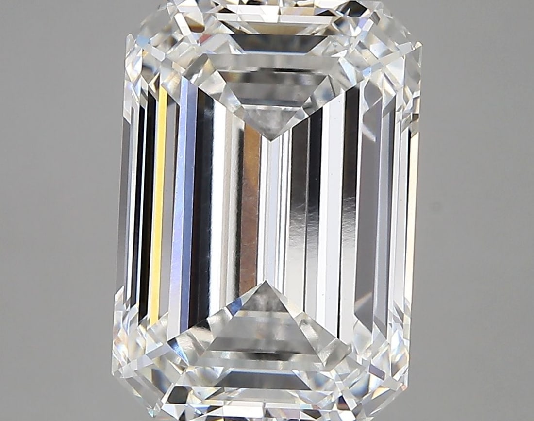 Loose Diamond - EMERALD 6.67ct E VVS2: Loose Diamond - EMERALD 6.67ct E VVS2 Source: This is a real non-mined Diamond that has been grown in a lab Shape: EMERALD Carats: 6.67 Color: E Clarity: VVS2 Certification: IGI Video: