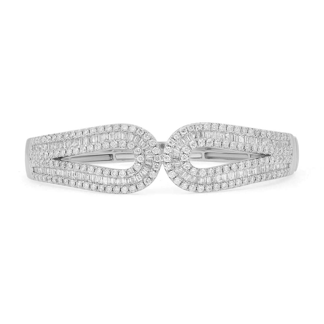 Rachel Koen 18K White Gold Bangle Bracelet with 4.63ct Diamonds: Rachel Koen 18K White Gold Bangle Bracelet with 4.63ct Diamonds Elevate your jewelry collection with this exquisite 18K white gold bangle bracelet by Rachel Koen. Featuring a stunning arrangement of c