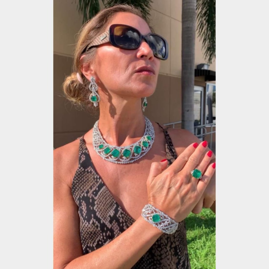 18K White Gold AGL Certified Emerald Diamond Jewelry Set: 18K White Gold AGL Certified Emerald Diamond Jewelry Set This stunning set features an exquisite combination of 18K white gold, platinum, Colombian emeralds, and diamonds, making it a luxurious additi