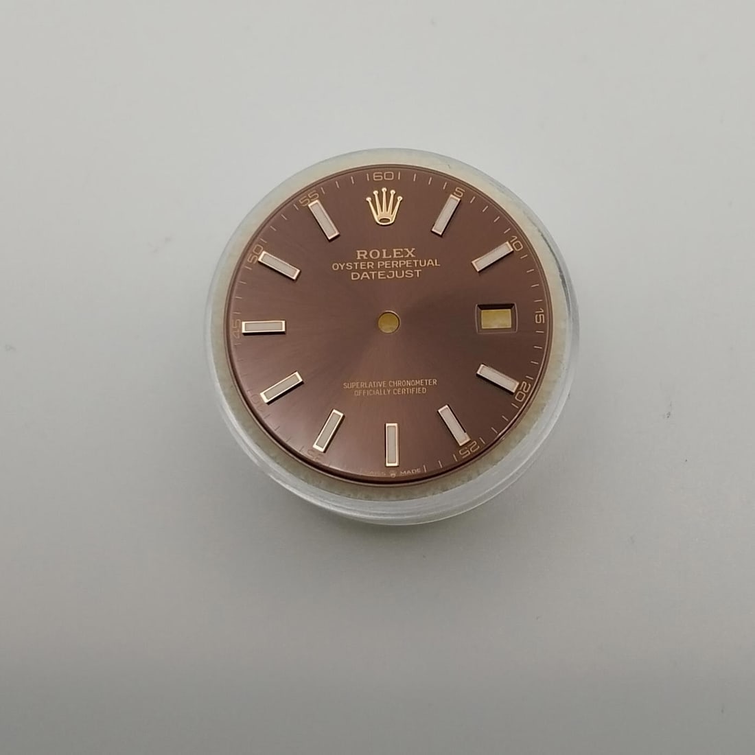 Rolex Datejust 126331 Rhodium Dial Luxury Unworn: Rolex Datejust 126331 Rhodium Dial Luxury Unworn This is a luxurious, unworn Rolex Datejust dial, featuring a sophisticated rhodium finish. The dial is designed without hour marks, providing a sleek a