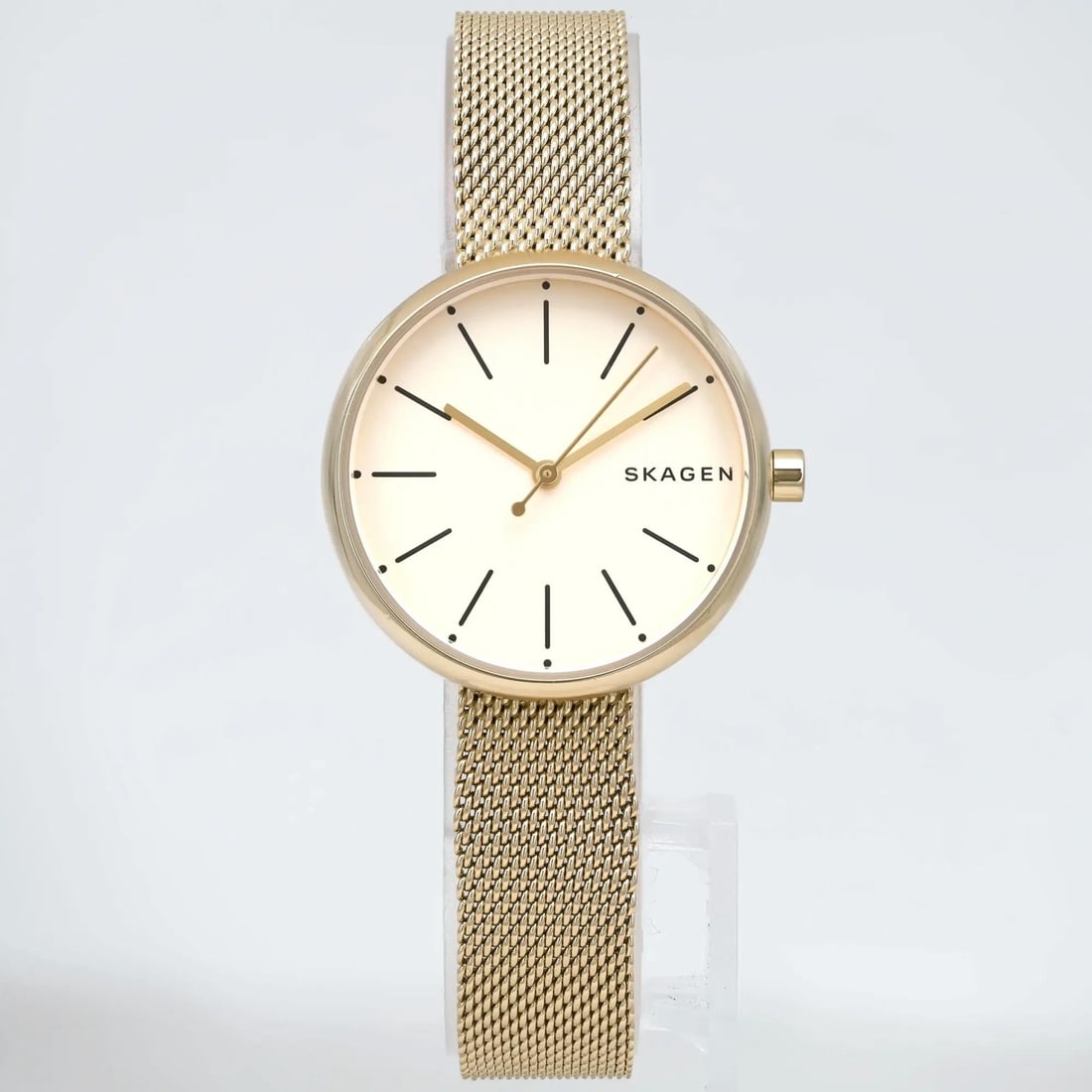 Skagen Signatur 30mm Gold Dial Ladies Quartz Mesh Watch SKW2614: Skagen Signatur 30mm Gold Dial Ladies Quartz Mesh Watch SKW2614 Discover the elegance of the Skagen Signature ladies' watch, featuring a 30mm round case crafted from durable stainless steel with a lux