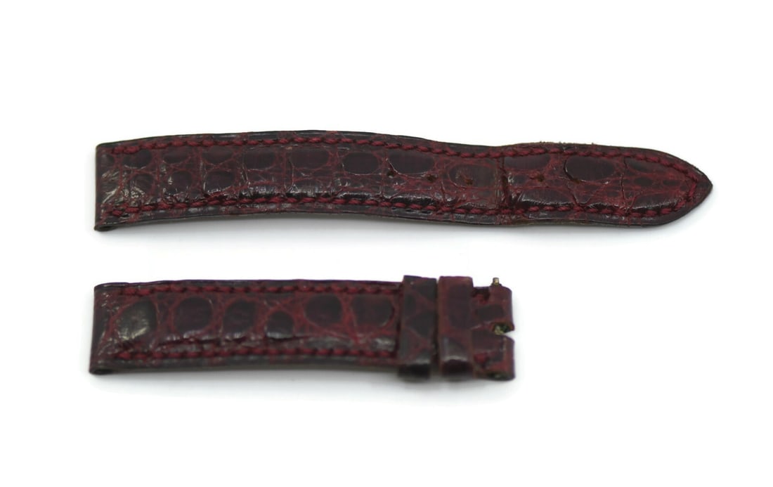 Bulgari Red Leather Wristwatch Strap 13mm Authentic: Bulgari Red Leather Wristwatch Strap 13mm Authentic Enhance your timepiece with this authentic Bulgari red leather wristwatch band. Designed for style and durability, this strap features a width of 13