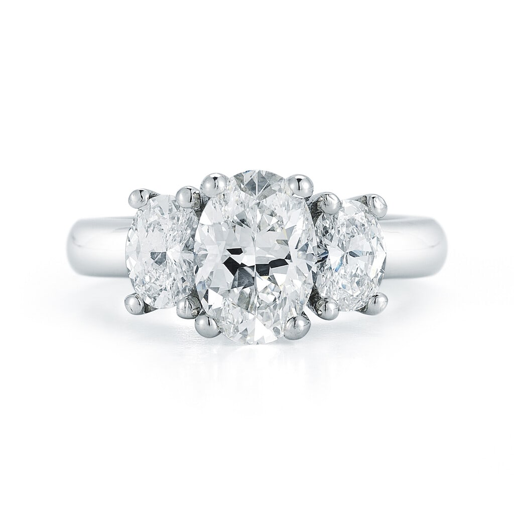 Rachel Koen 2.00 ct Oval Cut Diamond Three-Stone Engagement Ring Platinum GIA: Rachel Koen 2.00 ct Oval Cut Diamond Three-Stone Engagement Ring Platinum GIA This exquisite three-stone engagement ring features oval cut diamonds set in luxurious platinum, boasting a total carat we