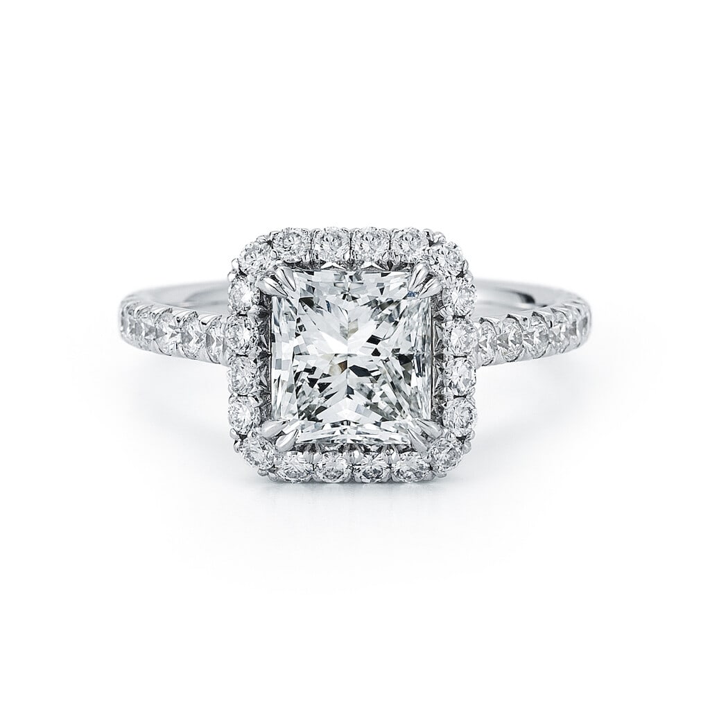Rachel Koen 2.25ct Radiant Cut Halo Diamond Engagement Ring Platinum: Rachel Koen 2.25ct Radiant Cut Halo Diamond Engagement Ring Platinum Presenting a stunning engagement ring featuring a radiant cut diamond, elegantly set in a halo design. Crafted from high-quality pl