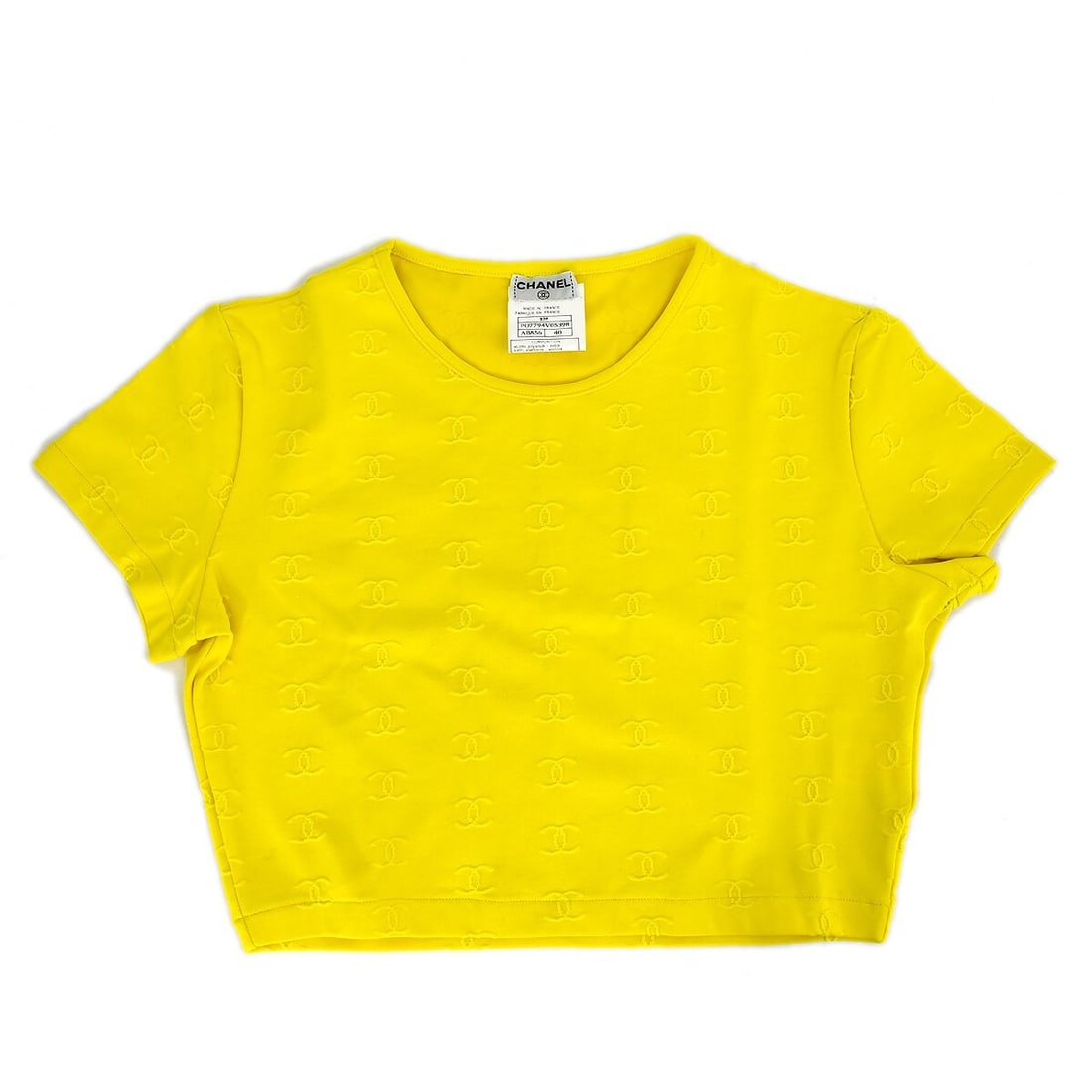 Chanel Vintage Yellow Cropped T-Shirt Top Size 40: Chanel Vintage Yellow Cropped T-Shirt Top Size 40 This vintage Chanel cropped T-shirt top features a vibrant yellow color, perfect for casual occasions. It is designed with short sleeves and a round n