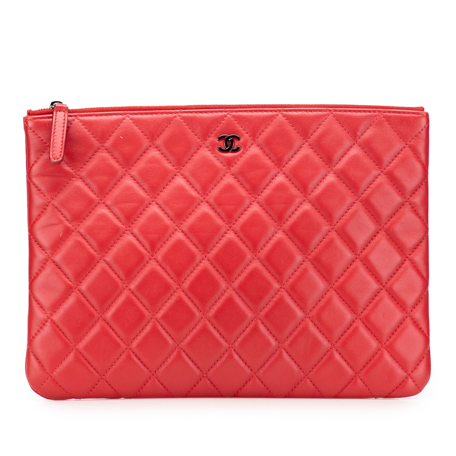 Chanel Medium Quilted Lambskin O Case Clutch Red Leather Italy: Chanel Medium Quilted Lambskin O Case Clutch Red Leather Italy This Chanel Medium Quilted Lambskin O Case Clutch is a stylish accessory made from luxurious quilted lambskin leather. It features a secu