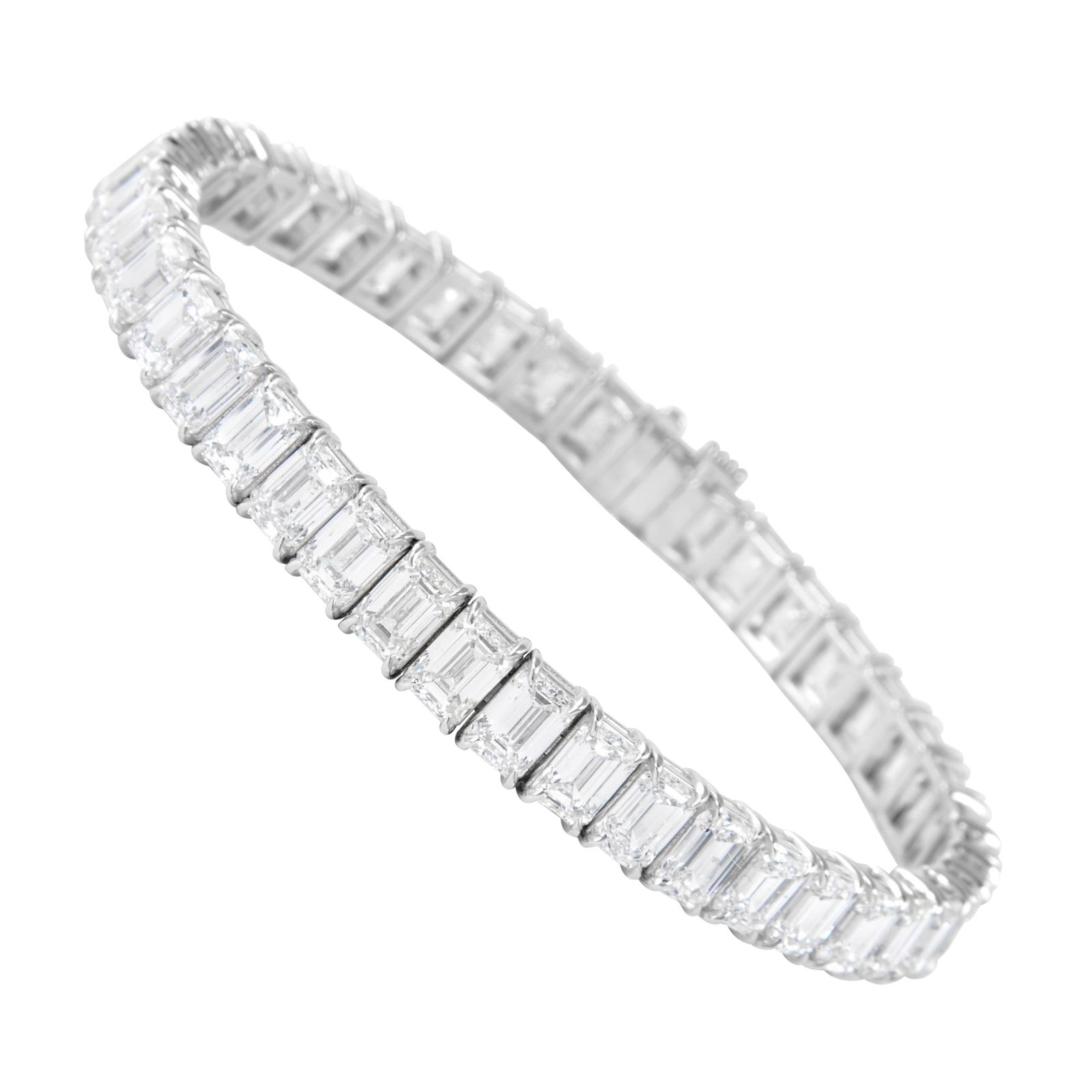 22.19ct Emerald Cut Diamond Tennis Bracelet in Platinum: 22.19ct Emerald Cut Diamond Tennis Bracelet in Platinum This exquisite 22.19ct Emerald Cut Diamond Tennis Bracelet is crafted from high-quality platinum, showcasing a stunning collection of 43 emerald