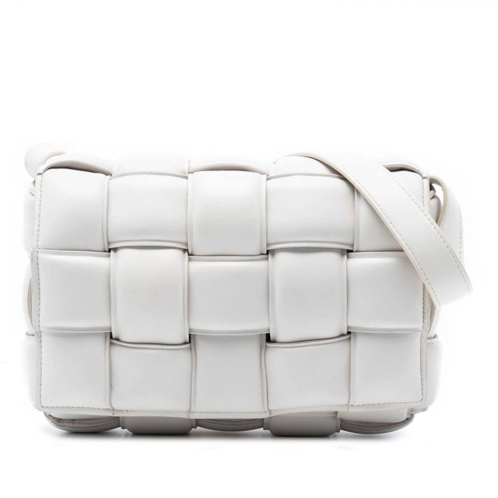 Bottega Veneta White Nappa Intrecciato Padded Cassette Crossbody Bag: Bottega Veneta White Nappa Intrecciato Padded Cassette Crossbody Bag This stunning Bottega Veneta Nappa Intrecciato Padded Cassette Crossbody bag showcases exquisite craftsmanship with its woven nappa