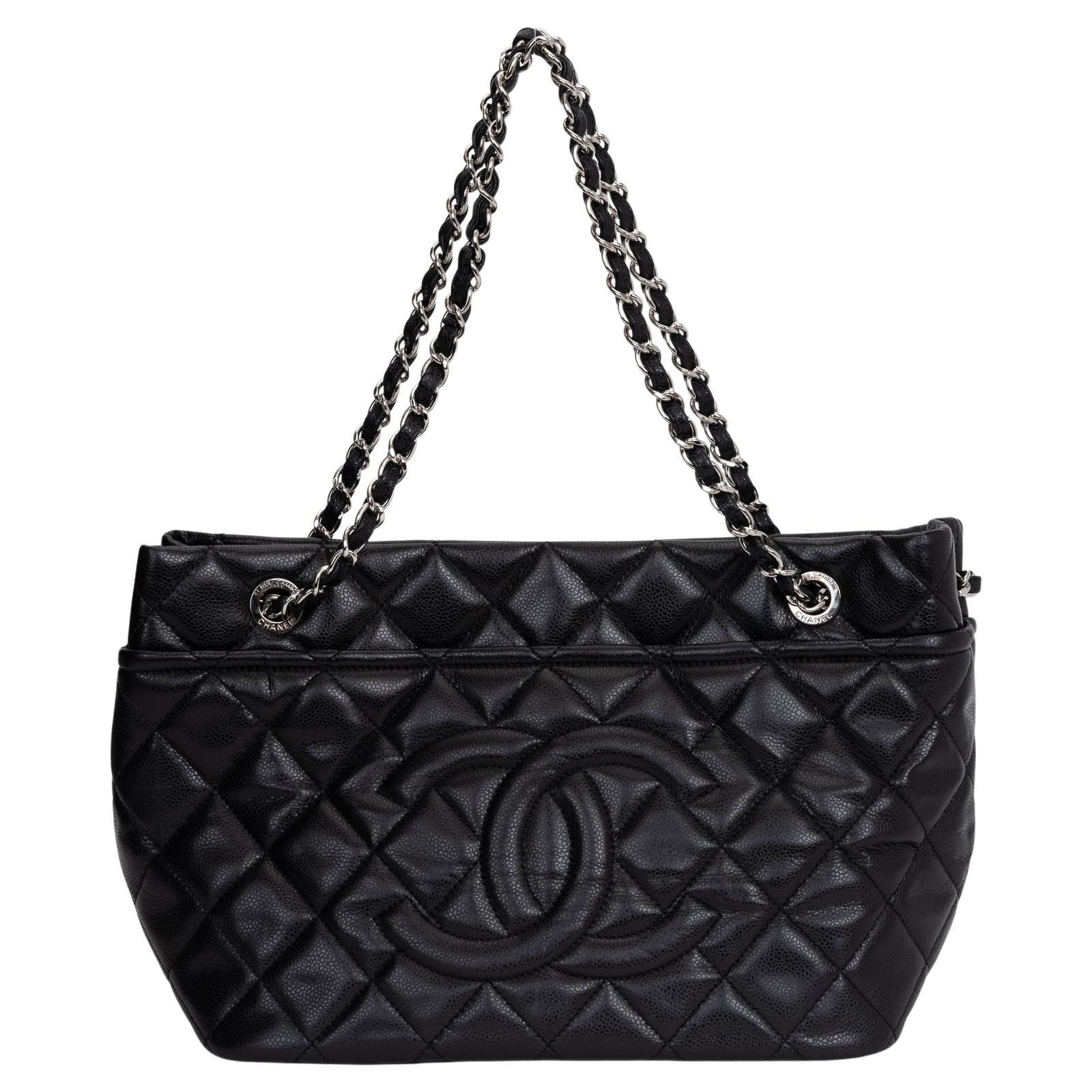 Chanel CC Diamond Quilted Caviar Leather Tote Bag Collection 17: Chanel CC Diamond Quilted Caviar Leather Tote Bag Collection 17 Introducing the Chanel CC Diamond Quilted Tote Bag, a luxurious accessory crafted from high-quality Caviar leather. This stunning tote f