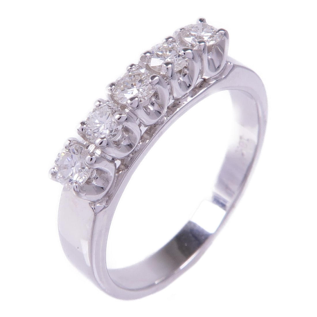 Elegant 18K White Gold Diamond Ring Size 7.75: Elegant 18K White Gold Diamond Ring Size 7.75 This exquisite diamond ring is crafted from 18K white gold, combining elegance and sophistication. The clear diamond centerpiece shines brilliantly, makin