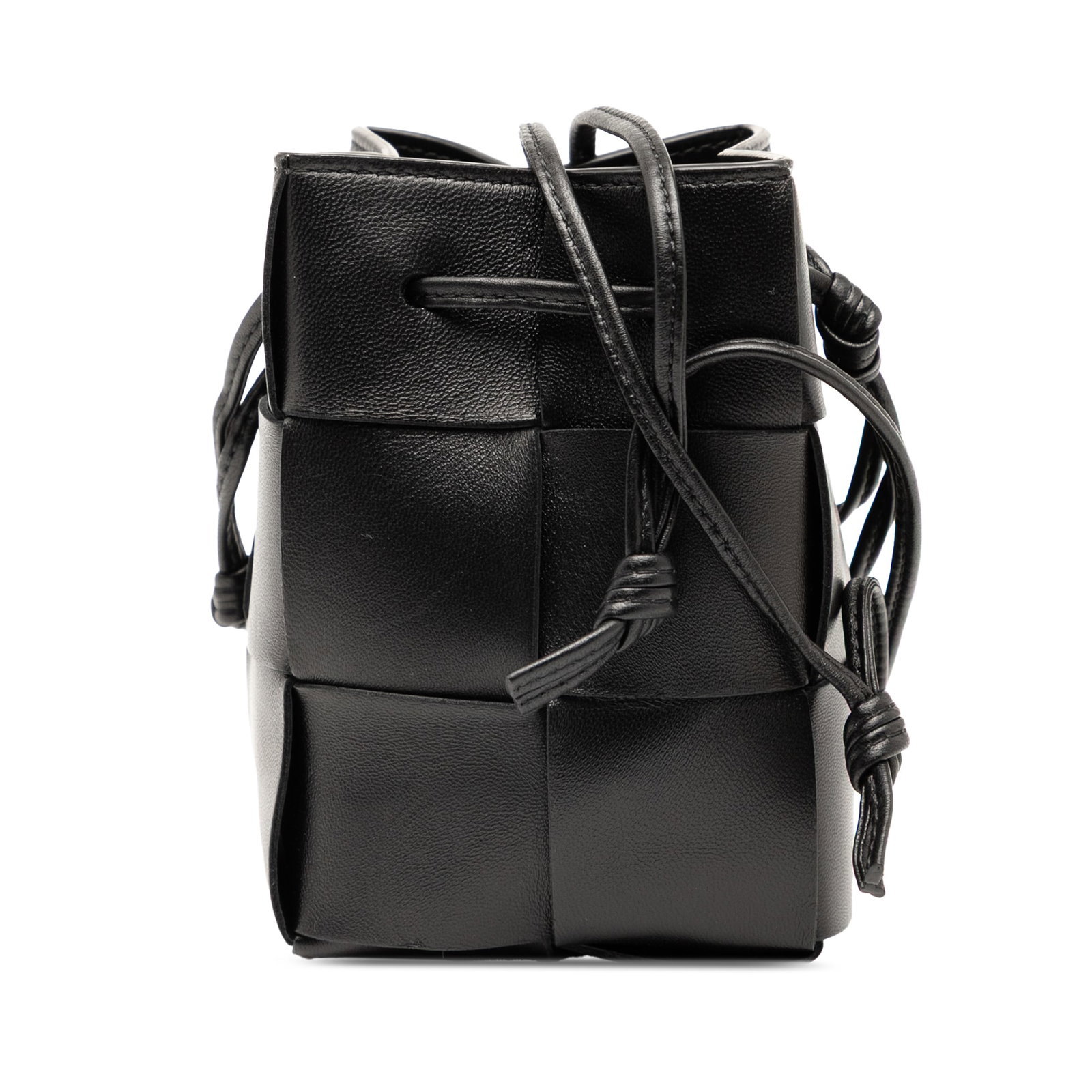 Bottega Veneta Mini Nappa Maxi Intrecciato Black Bucket Bag: Bottega Veneta Mini Nappa Maxi Intrecciato Black Bucket Bag Introducing the Bottega Veneta Mini Nappa Maxi Intrecciato Cassette Bucket Bag, a sophisticated accessory crafted from woven nappa leather.