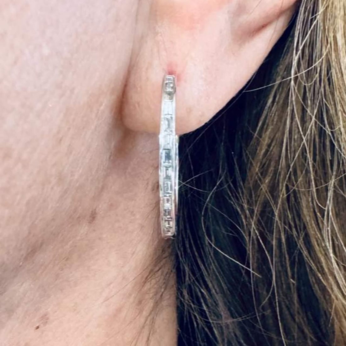 18K White Gold 2.50 Ct Baguette Diamond Hoop Earrings: 18K White Gold 2.50 Ct Baguette Diamond Hoop Earrings Elevate your jewelry collection with these stunning 18K White Gold Diamond Hoop Earrings. Featuring a total weight of 2.50 ct, these earrings are