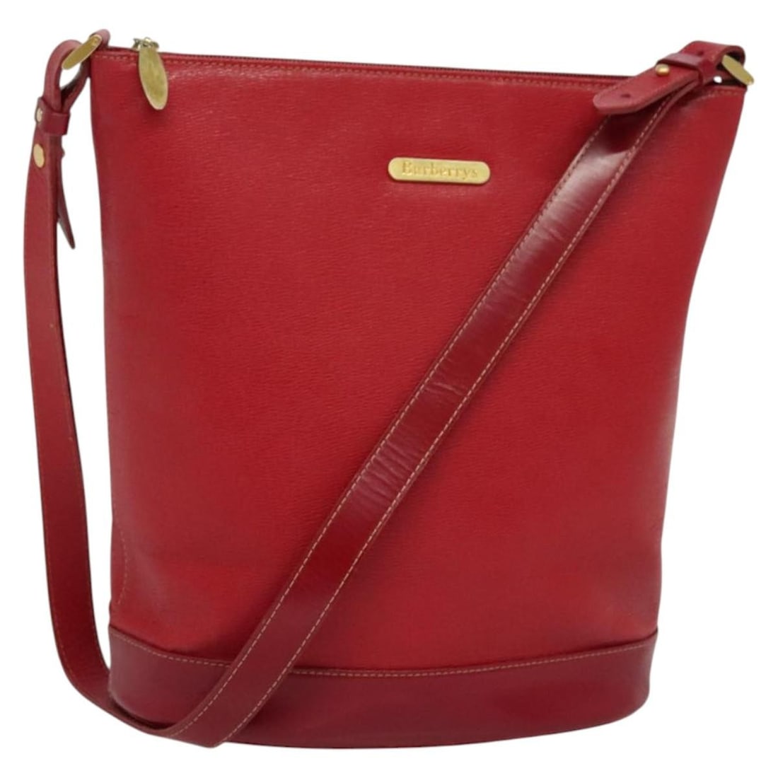 Red Burberry Vintage Shoulder Bag for Women: Red Burberry Vintage Shoulder Bag for Women This vintage Burberry shoulder bag features a red exterior and is designed for female use. The bag shows signs of wear, including rubbing and loss of shape