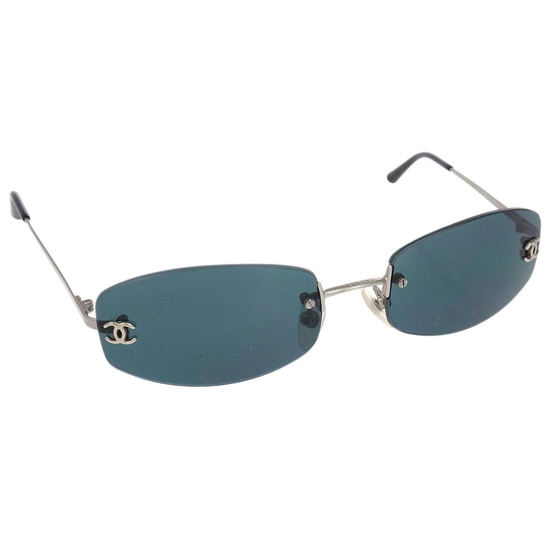 CHANEL CC Logos Silver Acrylic Sunglasses Black Lenses 54 19: CHANEL CC Logos Silver Acrylic Sunglasses Black Lenses 54 19 These Chanel sunglasses feature a silver acrylic frame with black lenses and are styled with the iconic CC logo theme. Made in Italy, these