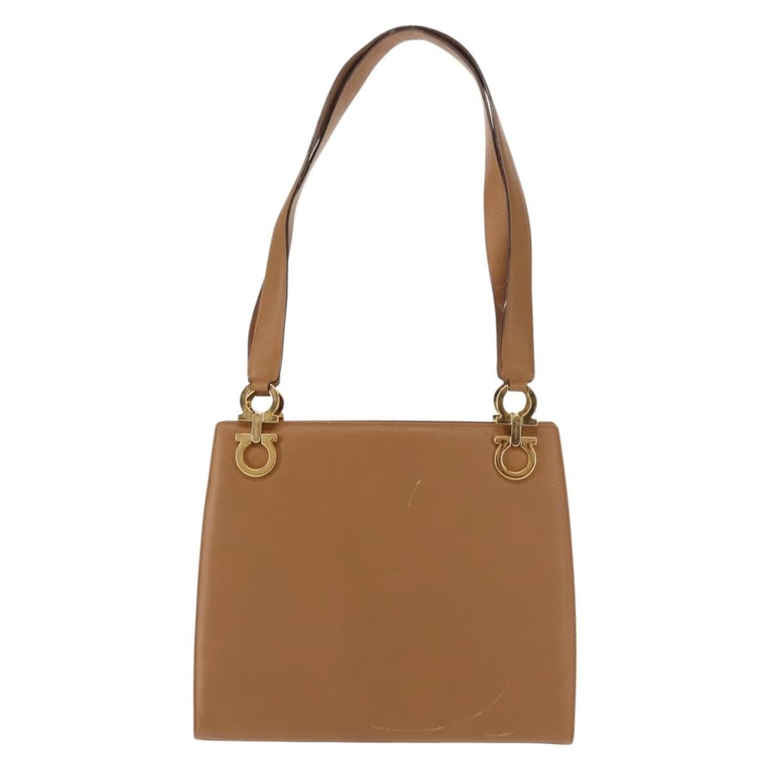 Gancini Beige Shoulder Purse by Salvatore Ferragamo: Gancini Beige Shoulder Purse by Salvatore Ferragamo This pre-owned Salvatore Ferragamo Gancini shoulder bag features a beige exterior and is designed for women. The bag shows signs of wear, including