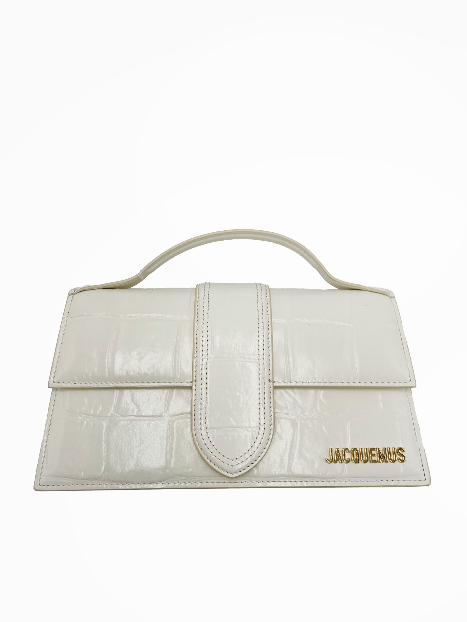 Le Bambidou travel flap bag by Jacquemus: Le Bambidou travel flap bag by Jacquemus This Jacquemus Le Bambidou Flap Bag is an un-used travel bag in pristine condition. It is designed for women and maintains its original freshness with no signs