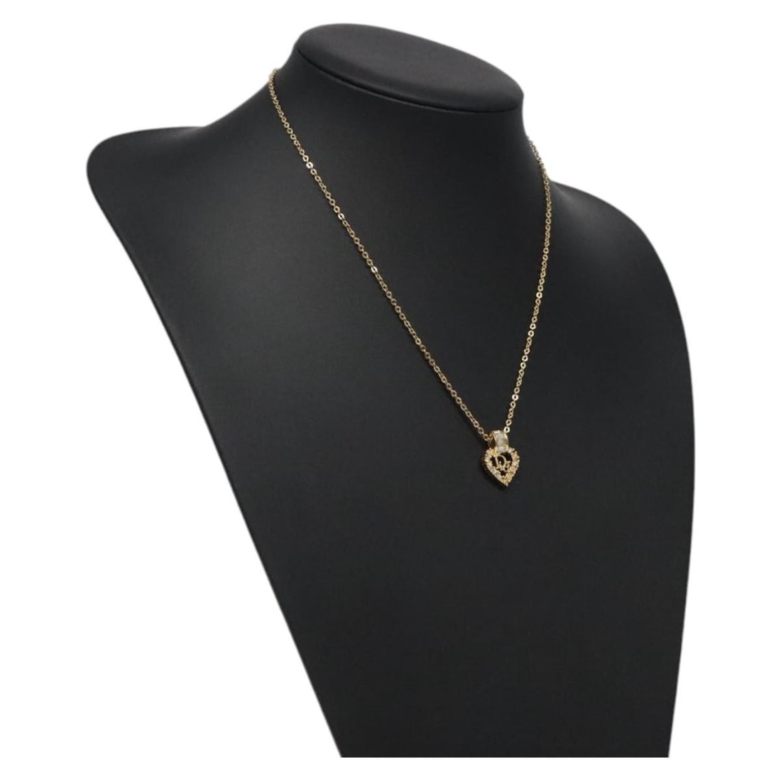 Christian Dior Gold Metal Necklace Authentic 17.7 Inch: Christian Dior Gold Metal Necklace Authentic 17.7 Inch Elevate your accessory collection with this stunning Christian Dior Necklace. Crafted from metal with a radiant gold finish, this necklace showca