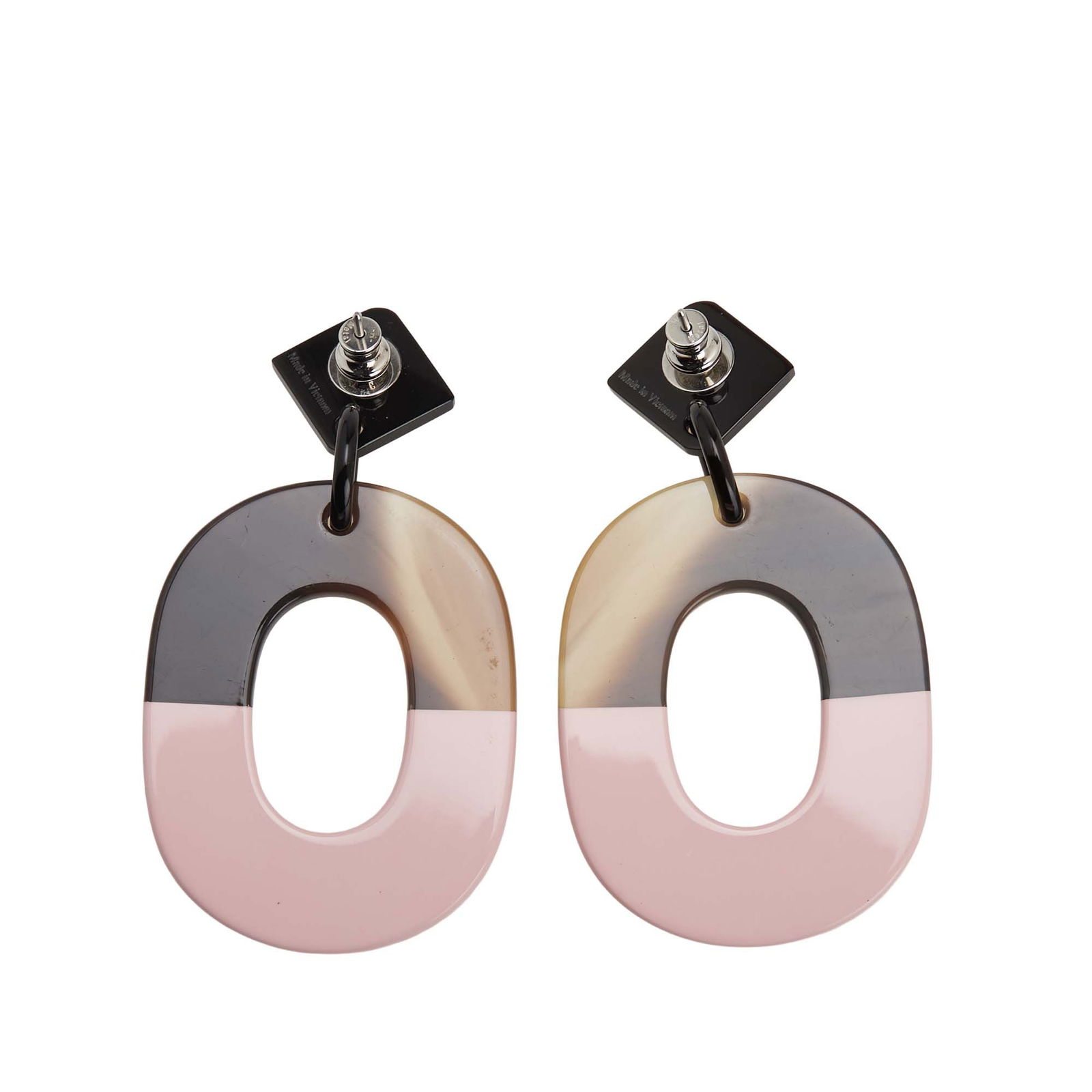 Hermes Isthme Earrings Pink Palladium Plated Buffalo Horn Wood: Hermes Isthme Earrings Pink Palladium Plated Buffalo Horn Wood Introducing the Hermes Palladium Plated Buffalo Horn and Lacquered Wood Isthme Earrings, a stunning blend of luxury and craftsmanship. Th