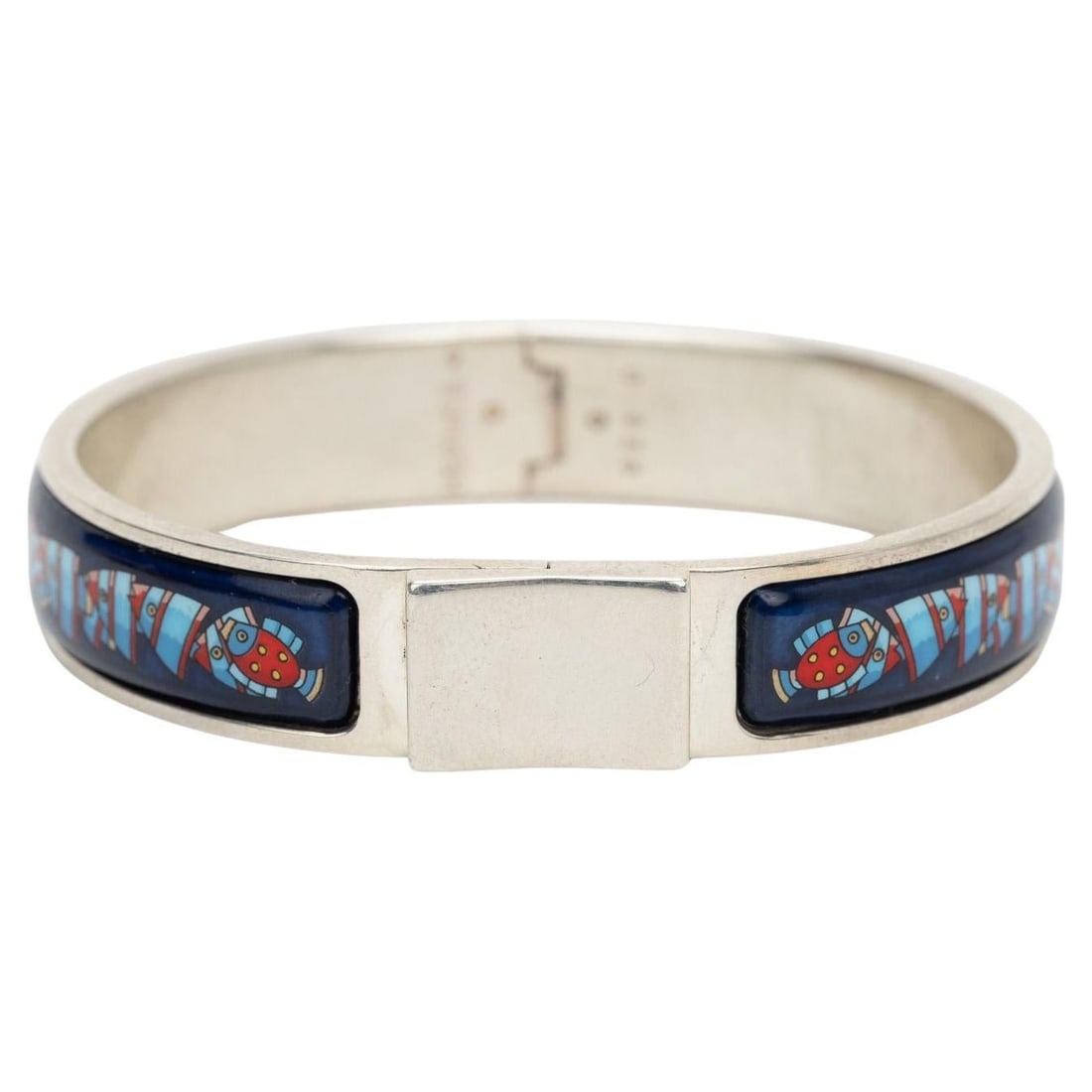 Hermes Fish Enamel Bracelet Sterling Silver France 2010: Hermes Fish Enamel Bracelet Sterling Silver France 2010 This exquisite Hermes Fish Enamel Bracelet is crafted from high-quality sterling silver and features a vibrant enamel design. The bracelet measu