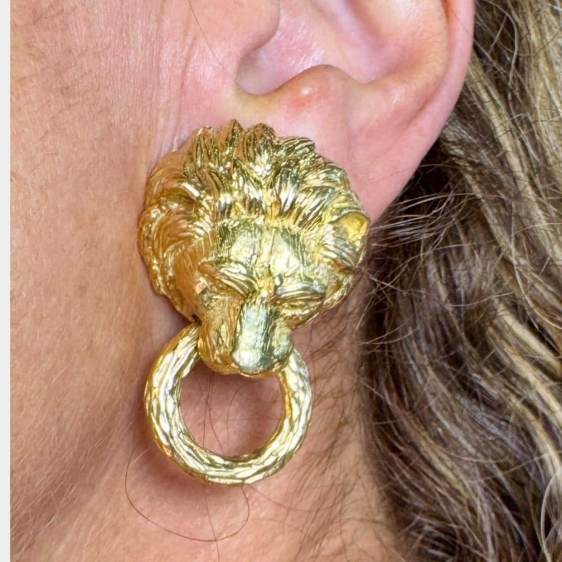 VAN CLEEF & ARPELS 18K Yellow Gold Lion Earrings 1.5 Inches (1 of 3)