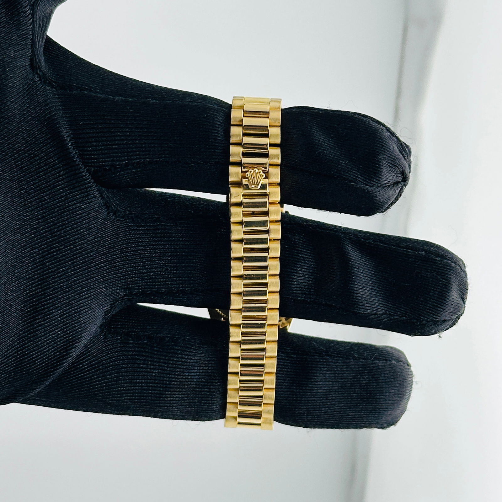 Ladies Rolex 6517 Datejust President Champagne Diamond Aftermarket Dial Pave Bezel: Ladies Rolex 6517 Datejust President Champagne Diamond Aftermarket Dial Pave Bezel This ladies' Rolex Datejust President features an aftermarket champagne diamond dial and a pave 10K diamond bezel. Th