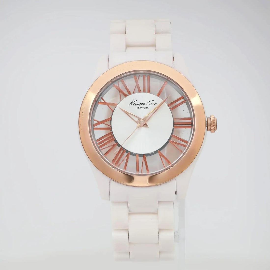 Kenneth Cole KC4860 Ladies Quartz Watch White Plastic Rose Gold Bezel: Kenneth Cole KC4860 Ladies Quartz Watch White Plastic Rose Gold Bezel Discover the stylish Kenneth Cole Ladies Quartz Watch, model KC4860, designed for casual wear. This elegant wristwatch features a