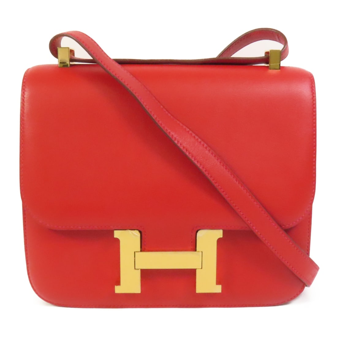 HERMES Constance 24 Red Shoulder Bag in Swift Leather: HERMES Constance 24 Red Shoulder Bag in Swift Leather This exquisite HERMES Constance 24 Shoulder Bag is crafted from premium calfskin leather in a vibrant red hue. Designed for elegance and functiona